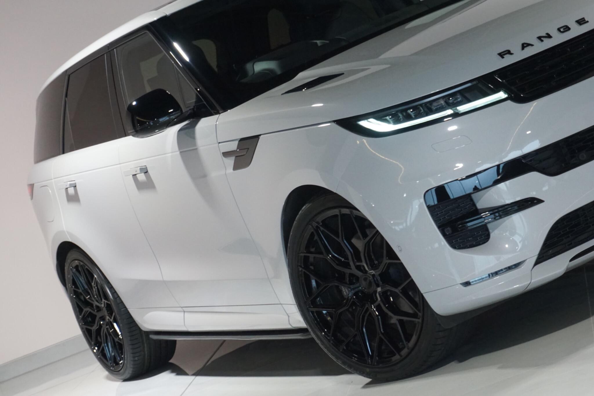 Land Rover Range Rover Sport 3.0 D300 MHEV Dynamic SE SUV 5dr Diesel Auto 4WD Euro 6 (s/s) (300 ps)